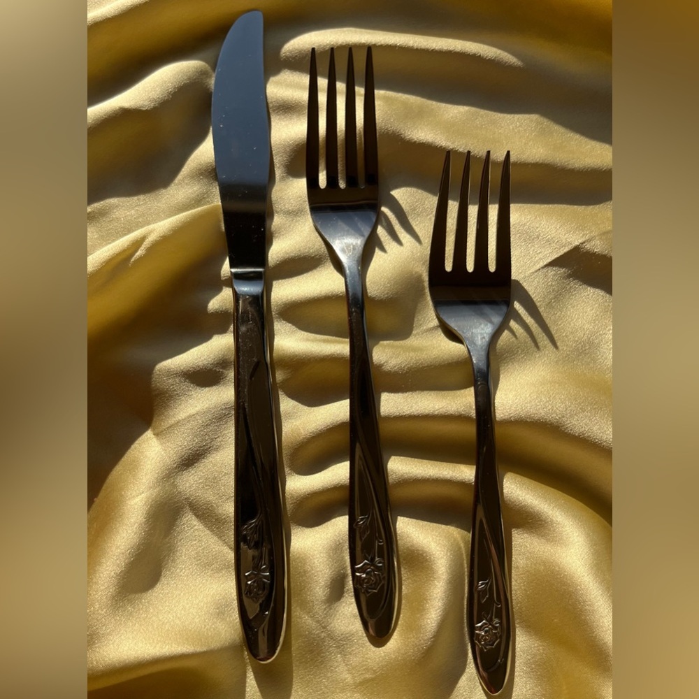 VINTAGE Dead Stock Americana Beauty Rose Flatware Set - New in Box - Picture 7 of 16